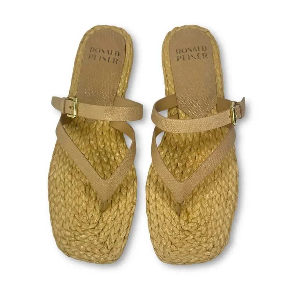 Donald Pliner Women's Heathro Thong Sandal 9.5 Sand Metallic Lizard Tan Sandals